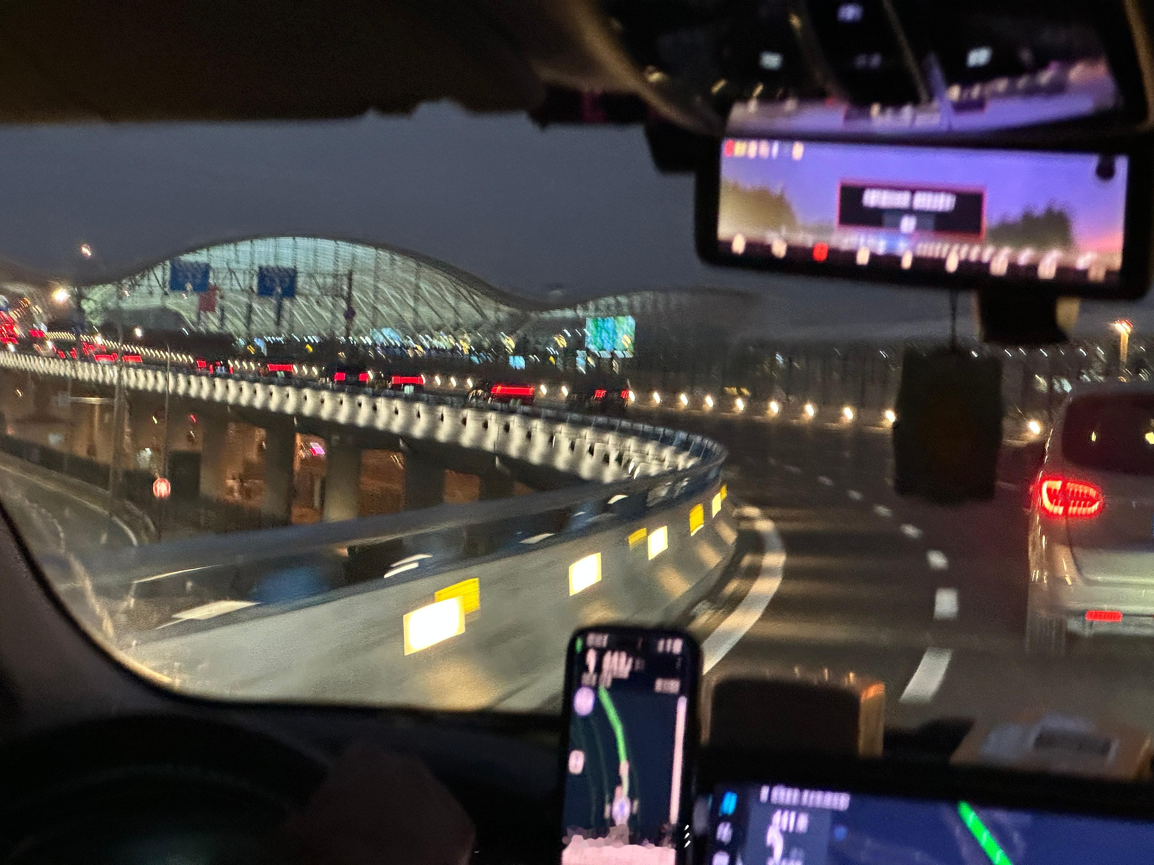 着急忙慌，冲好的咖啡忘拿了我与汽车的日常