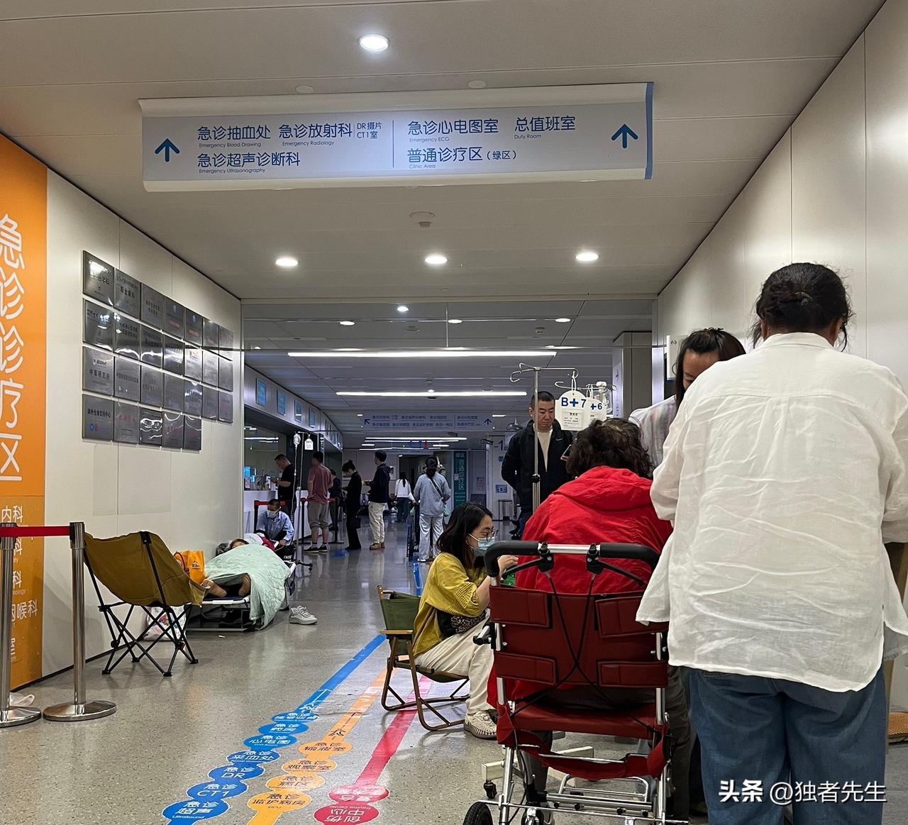 这是三甲医院急诊该有的样子吗？！

今日家属突发急症，我们紧急赶往江苏省人民医院