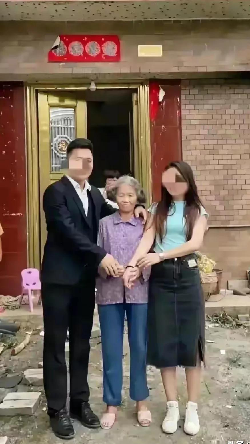 看到一则新闻，一老妇人将养女嫁给亲生儿子，引发了争议。给人的感觉，有一点古代童养