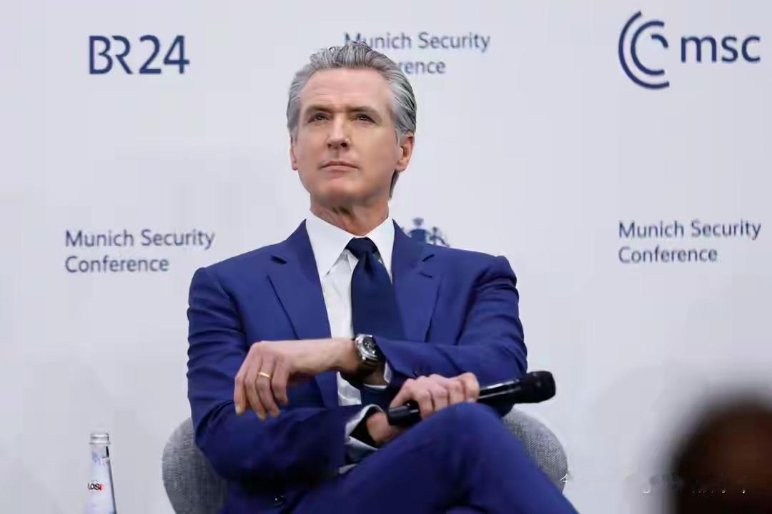 加州州长纽森最近在国际场合频频露面，确实吸引了不少目光，风头很足。他在发言中多次