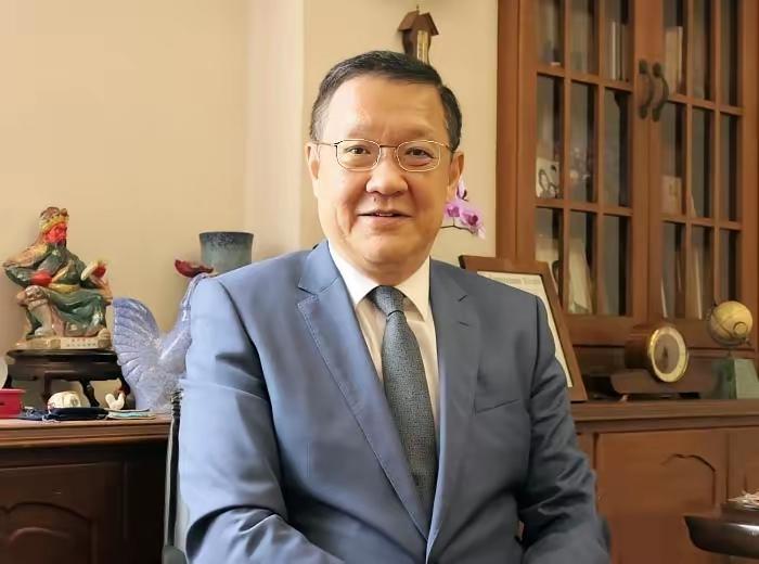 介文汲：要问我支持谁当选本届的国民党党主席，说实话我一个人都不支持，其实我心里觉