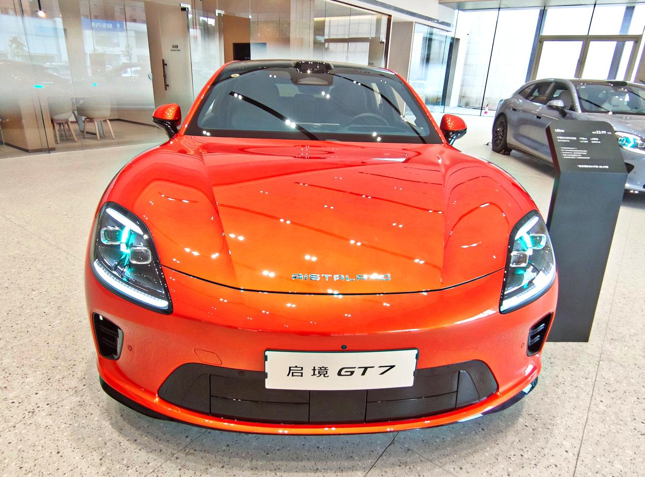 全新《启境GT7》标准版
   启境GT7是广汽集团整车制造+华为引望智能化技术
