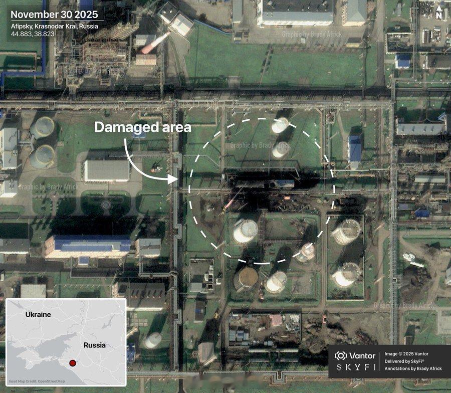 俄乌局势新进展  卫星图像记录了 11 月 30 日夜间乌克兰无人机袭击后， ?