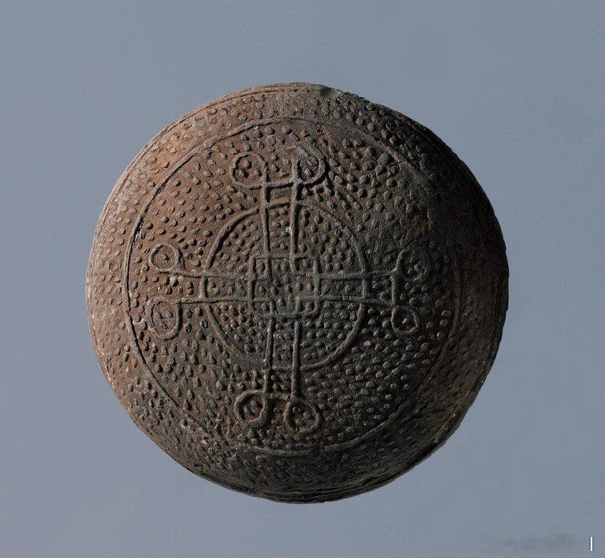 楚王的沐浴神器：两千年前的“搓澡石”长啥样？在徐州狮子山楚王陵中，考古学家发现了