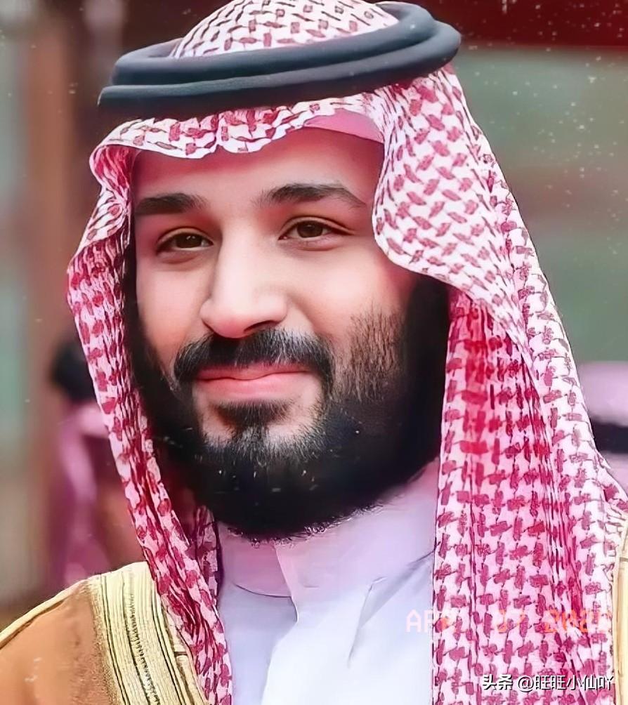 沙特朱拜勒那边出大事了，凌晨那阵仗可不小，爆炸声直接惊动了半个工业区。

这地方