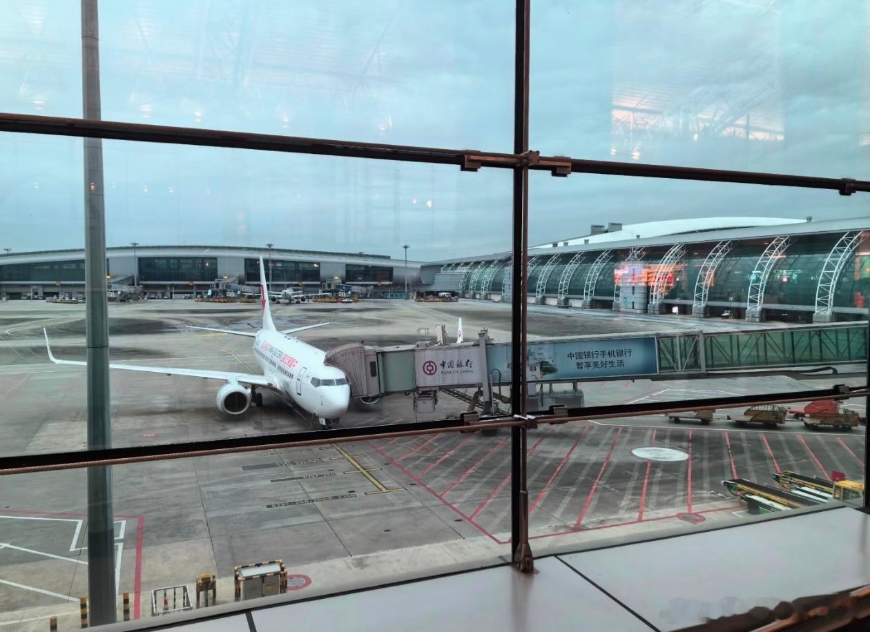 这周末真是一刻不得闲啊，刚在公司复盘结束，立马收到公司通知前往分公司开一个年前工