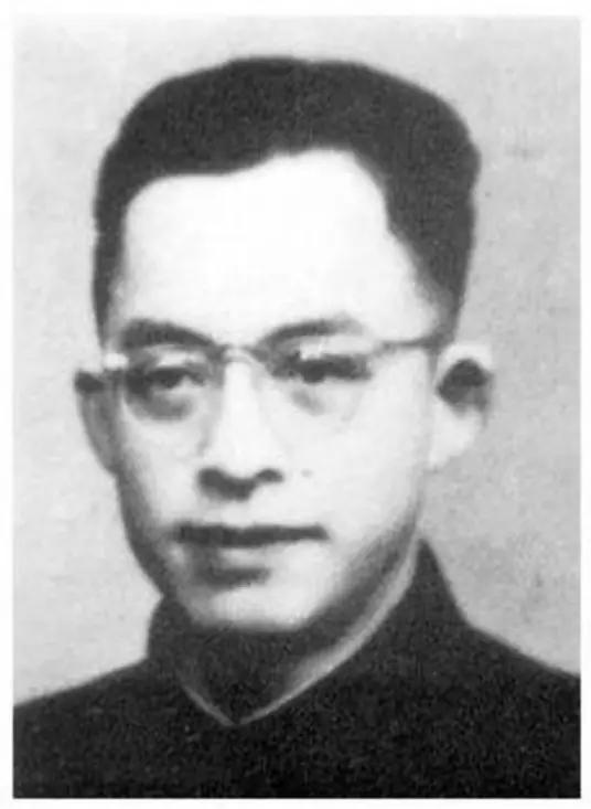 1949年，国军副师长李碧光被俘，恰好遇到在延安认识的老同学钱申夫，他马上向钱提