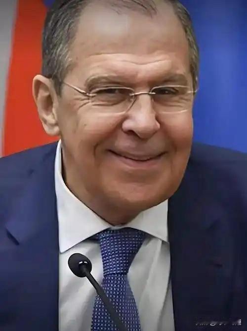 就在刚刚

俄罗斯外长宣布

11月9日，俄罗斯外长拉夫罗夫对外表态，俄美双边对