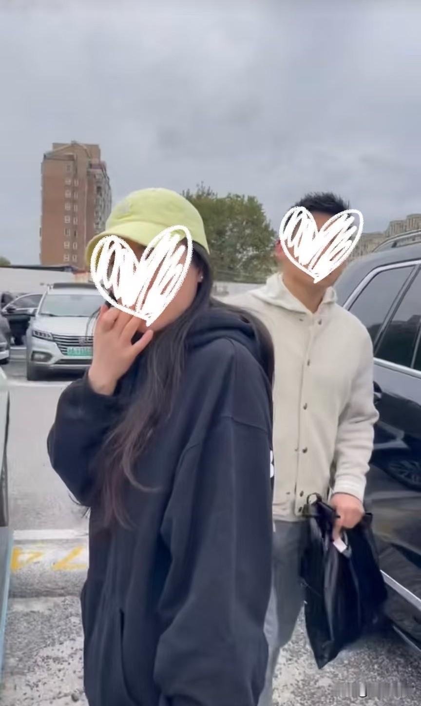 这一夜
估计最闹心的就是许晟骜原配了
因为那个靠她人脉当上合伙人的男人
现在被曝