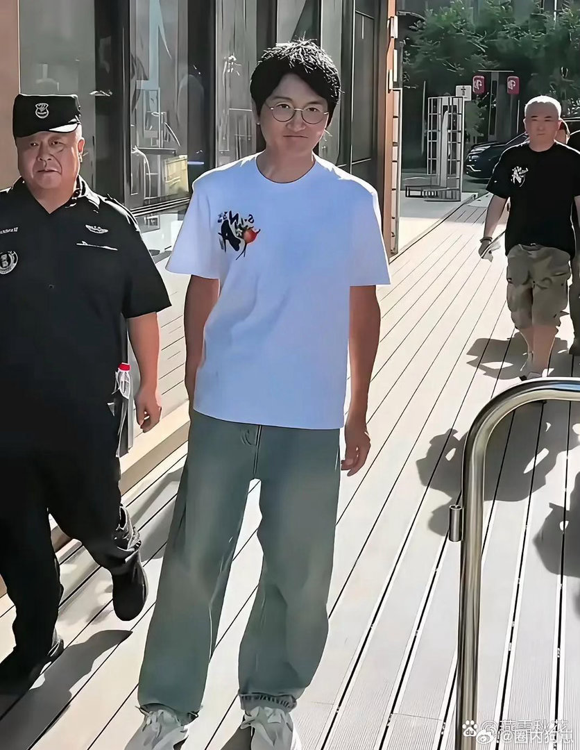 好久没见到孙楠，没想到瘦了这么多，变化大到让人难以置信。 