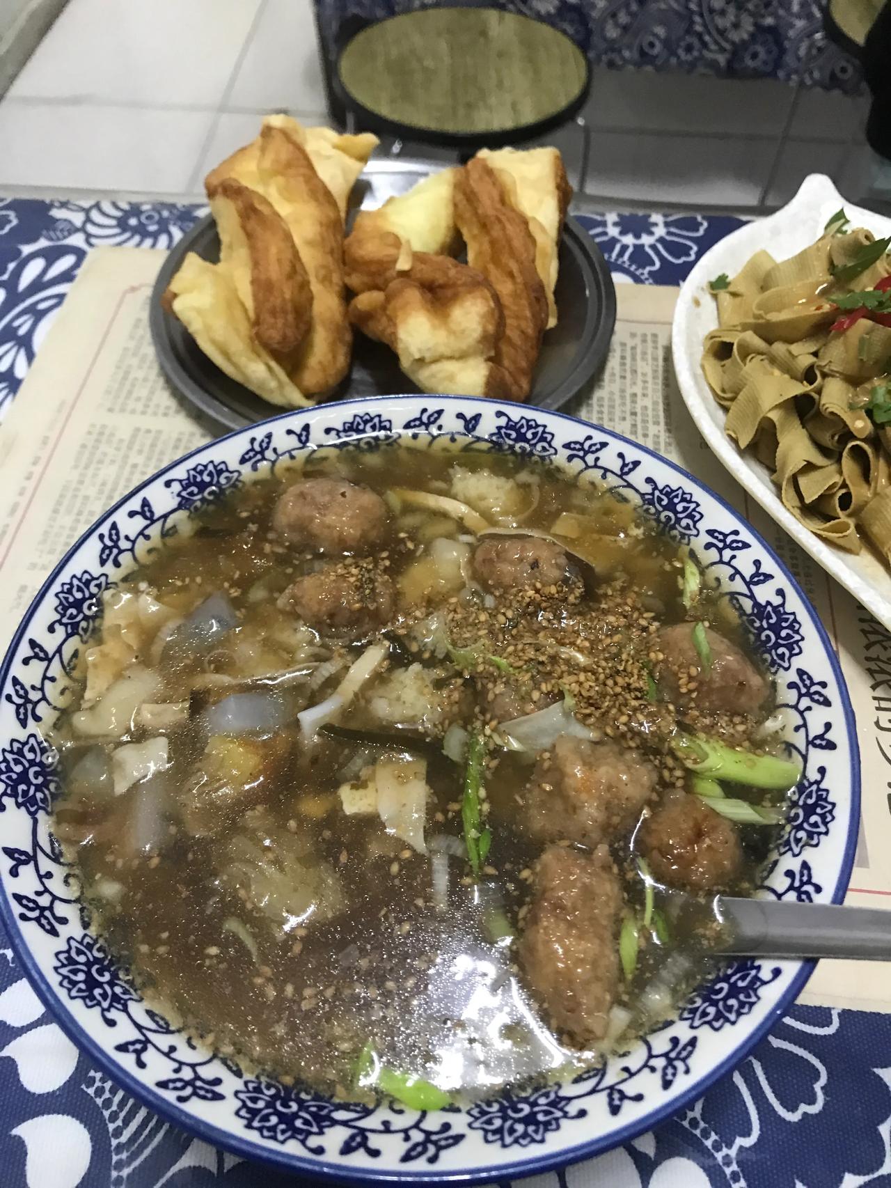 山西晋城知名小吃——素汆汤

老原家素汆汤，这算是晋城当地的一家老字号了，开在小