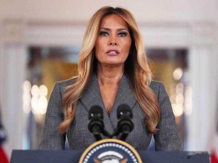 反常识炸场！
美国第一夫人梅拉尼娅紧急撇清与爱泼斯坦的关联，这并非简单的自我澄清