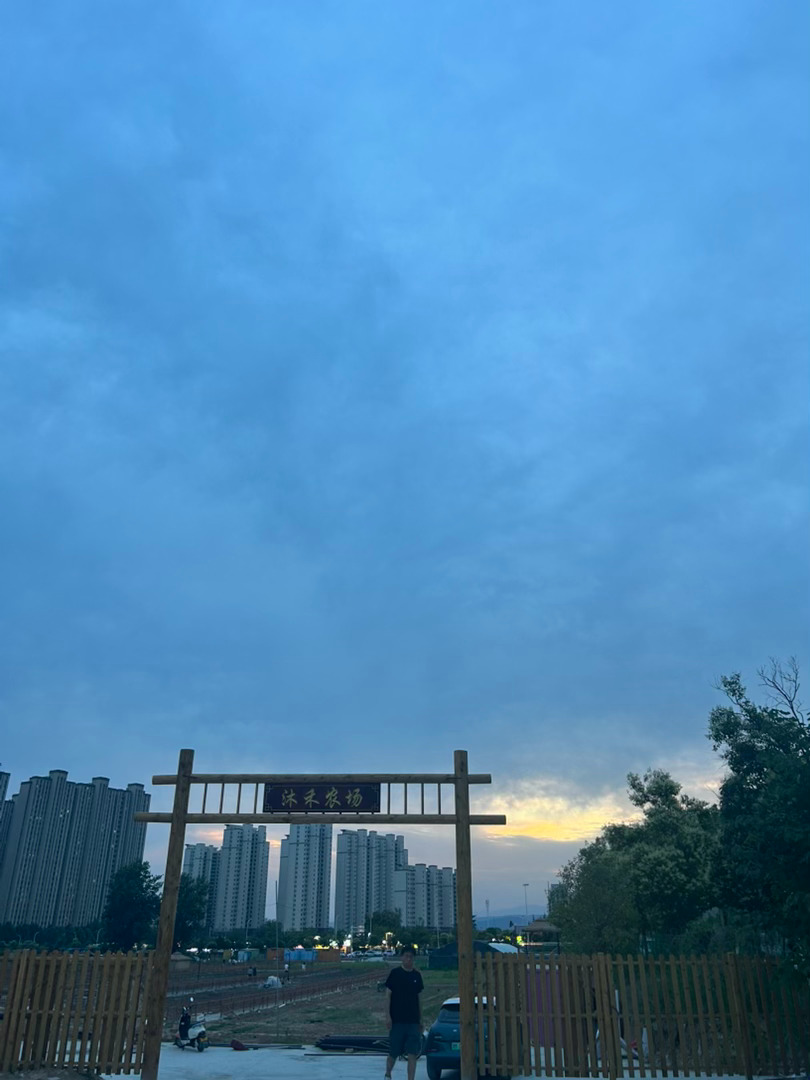 今天又吃塔斯汀了为了减肥好久都没有和朋友们聚餐过因为知道一个月可能能瘦一斤但一顿