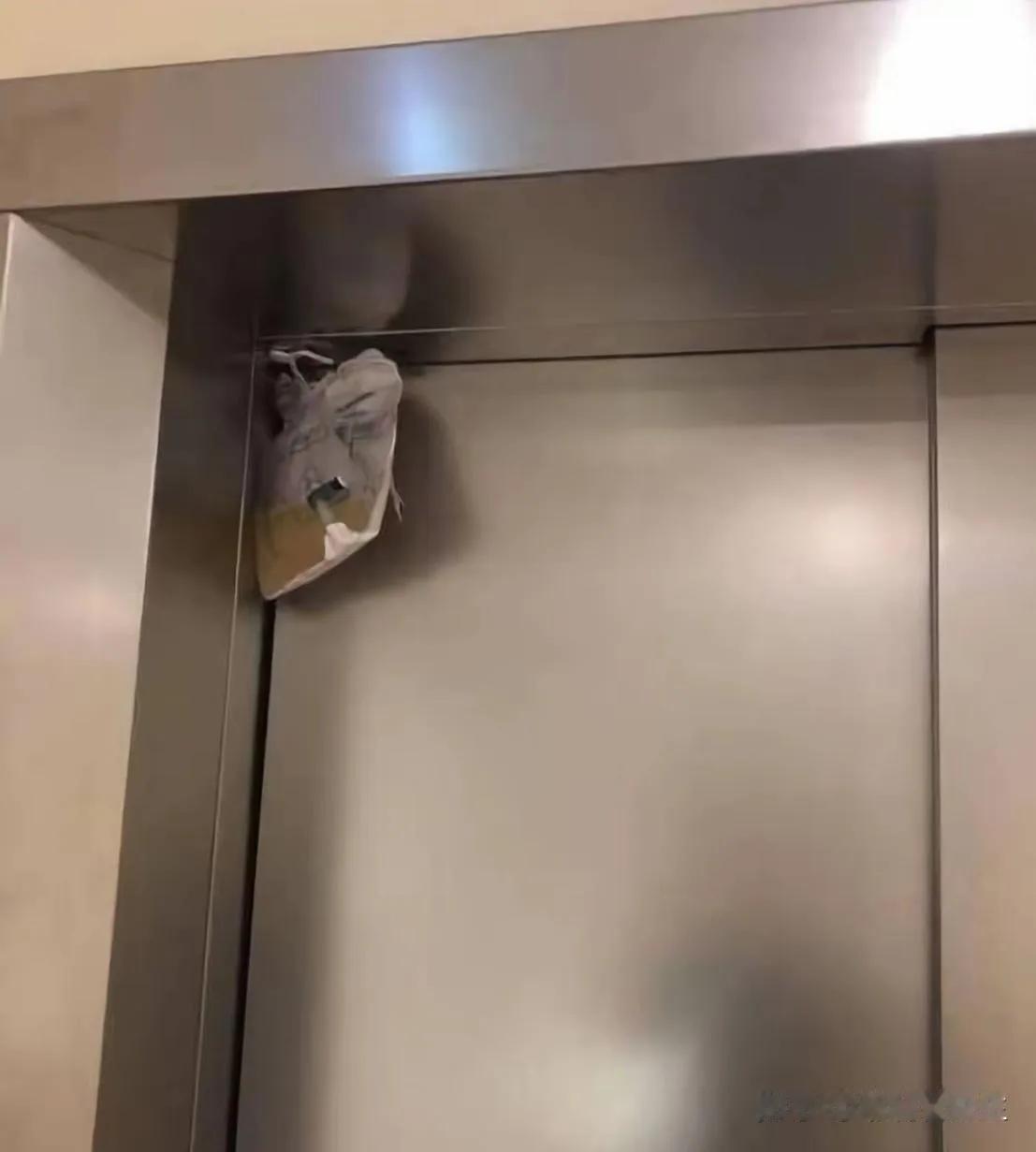 听朋友之前实习的时候老护士讲过一个案例，说有个病人术后12小时突然出现谵妄躁狂，