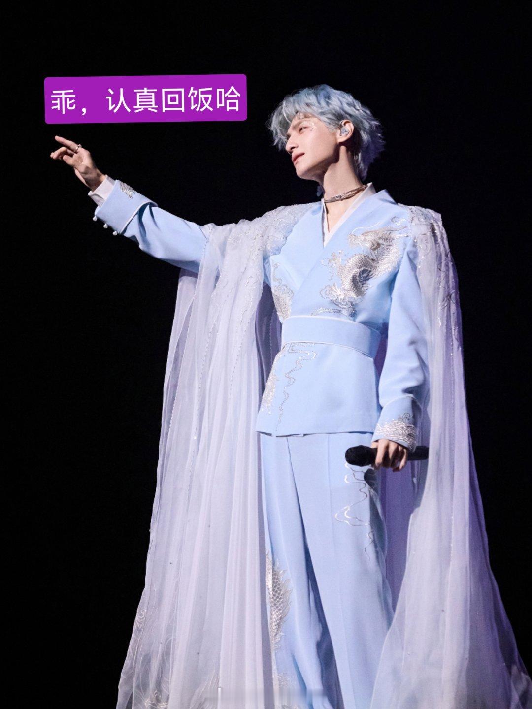 呼~一口气回完了饭懒癌晚期就是这样的，凳子都不想去拿，直接蹲着吃肠粉，边吃边回饭