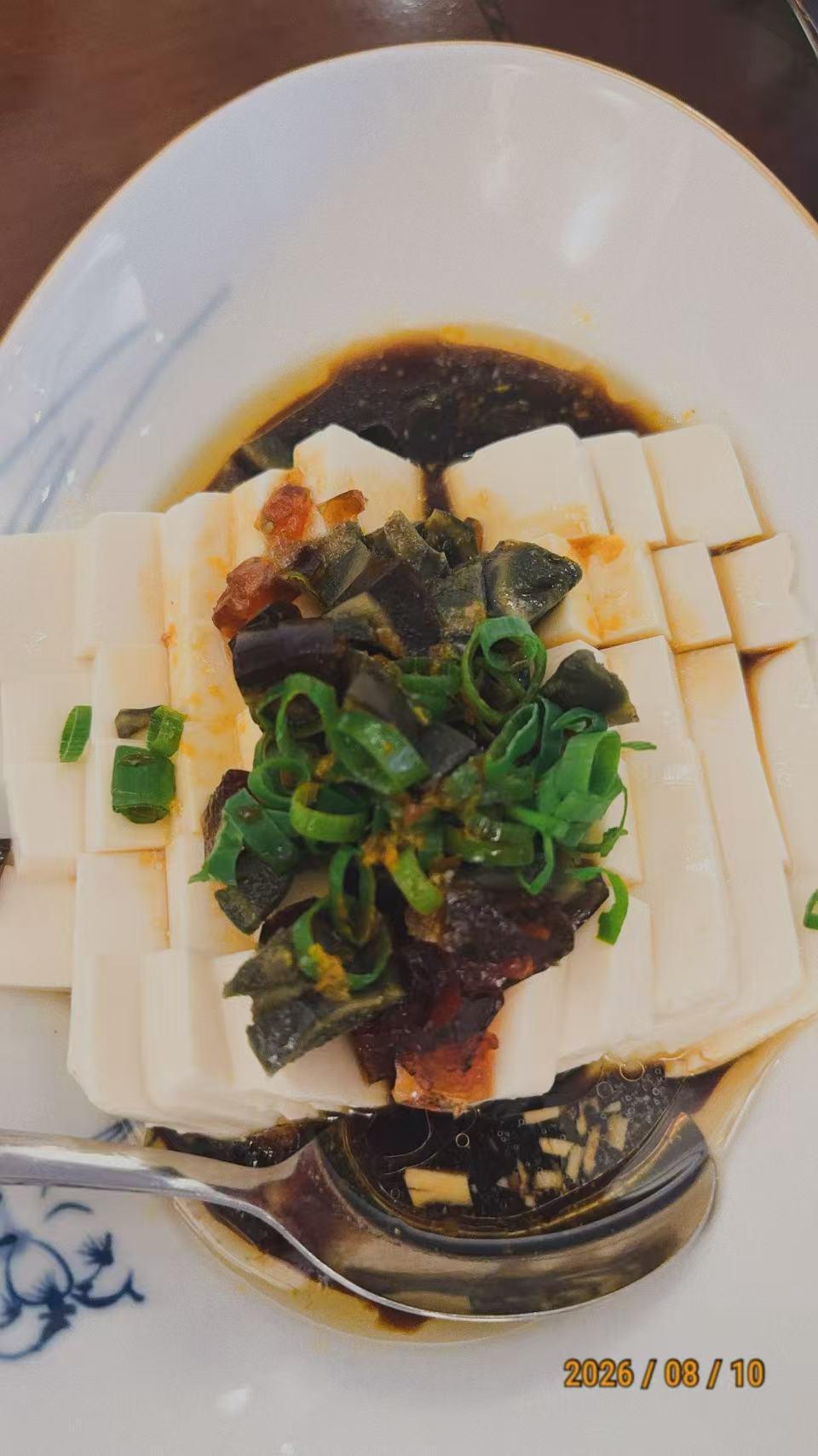 被灾难困住，后来变成照亮别人的光汶川地震里，牛钰被掩埋数十小时，右腿被迫截肢，十