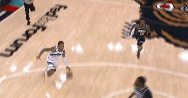 天赋异禀！莫兰特这大帽真凶残！
在今天NBA常规赛灰熊对阵爵士的第一节比赛中，伤