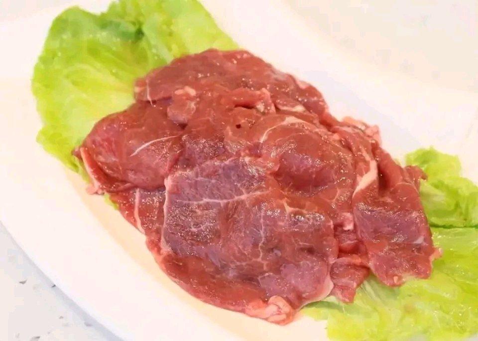 之前刷到有人晒14.9元一盒的牛肉卷，说自己囤了不下二十盒，煮火锅、做卷饼都随手