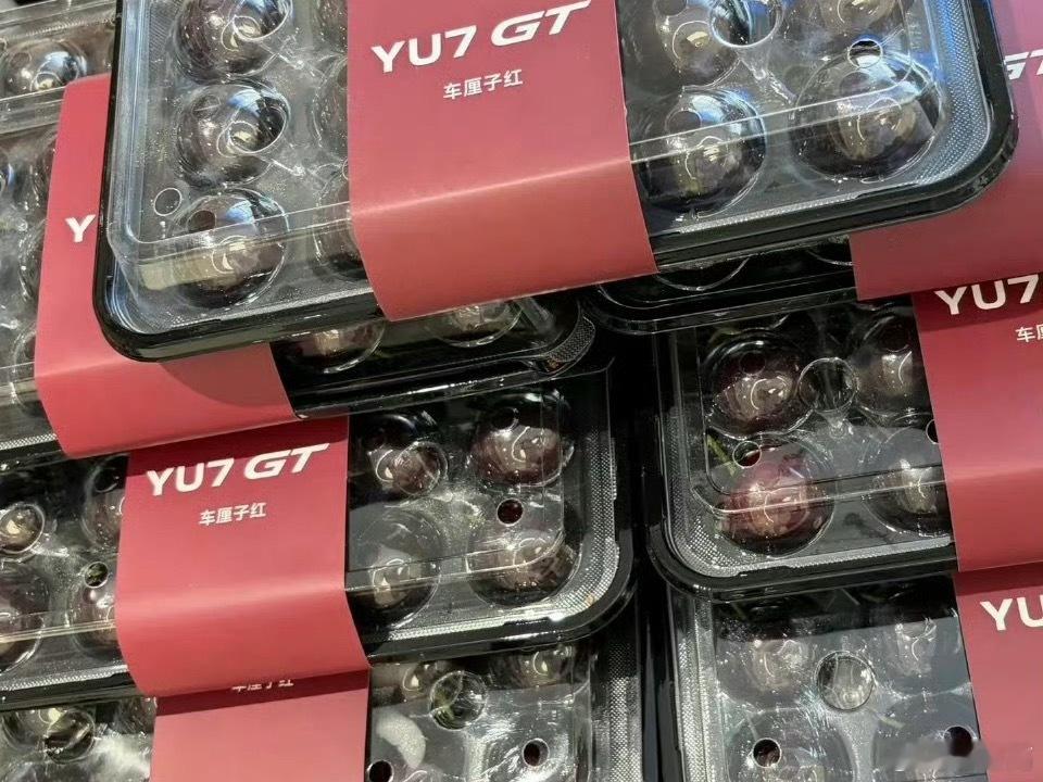 送5J车厘子，一送就是几百盒，一盒市价可不便宜。表面看是宠粉福利，深层想其实是小