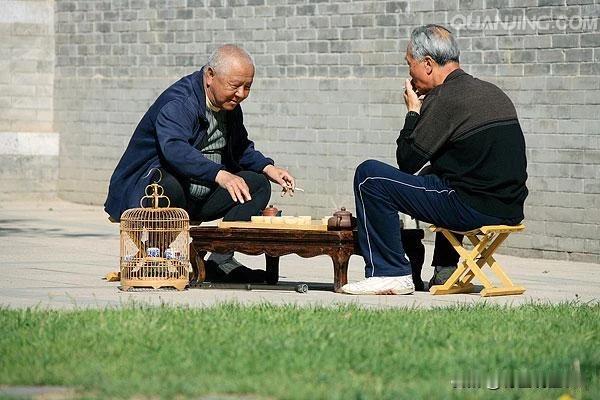 性生活，老年人的幸福密码：解锁健康与快乐

在夕阳的余晖中，我们常常以为老年人的