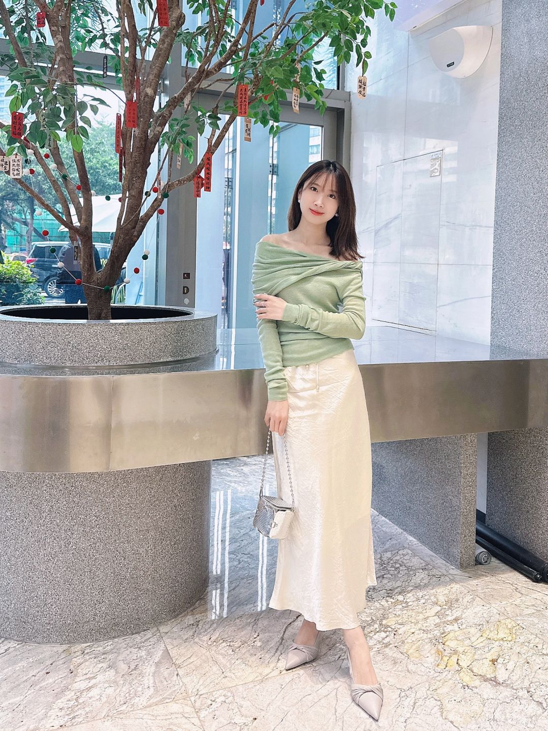 春天穿什么🍃一字肩好温柔～