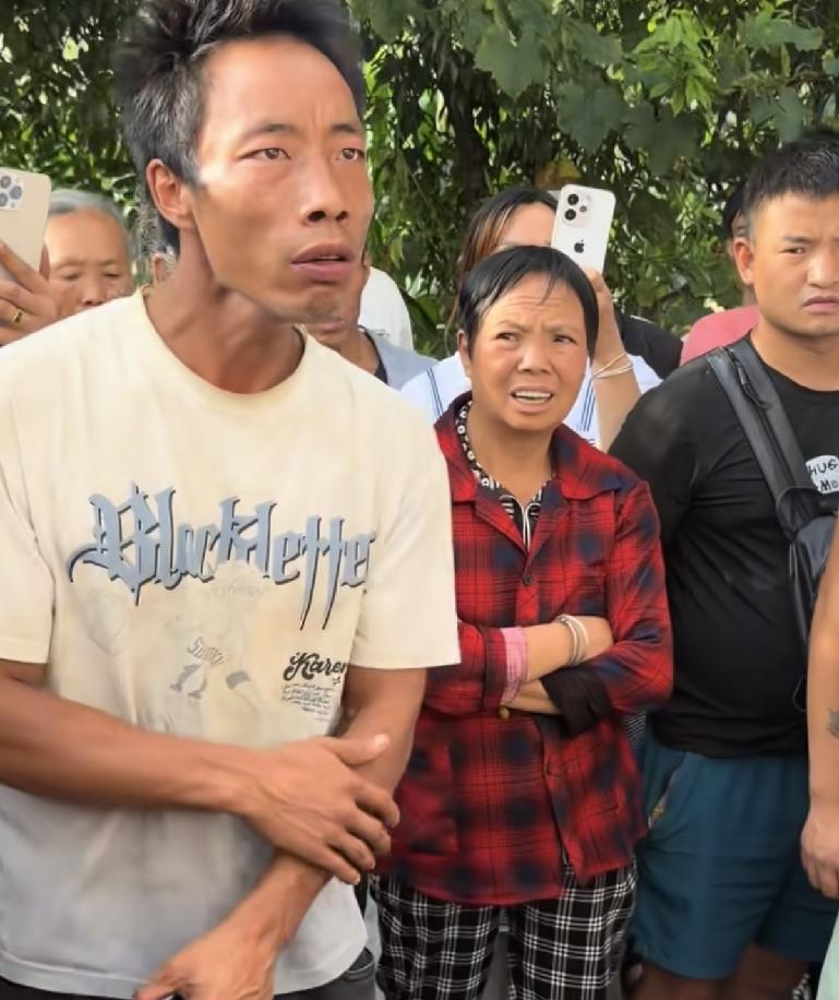 这么多天第一次见杨玉敏老公发火
1 台洗衣机也能让父子俩这么开心！
杨玉敏弟弟涨