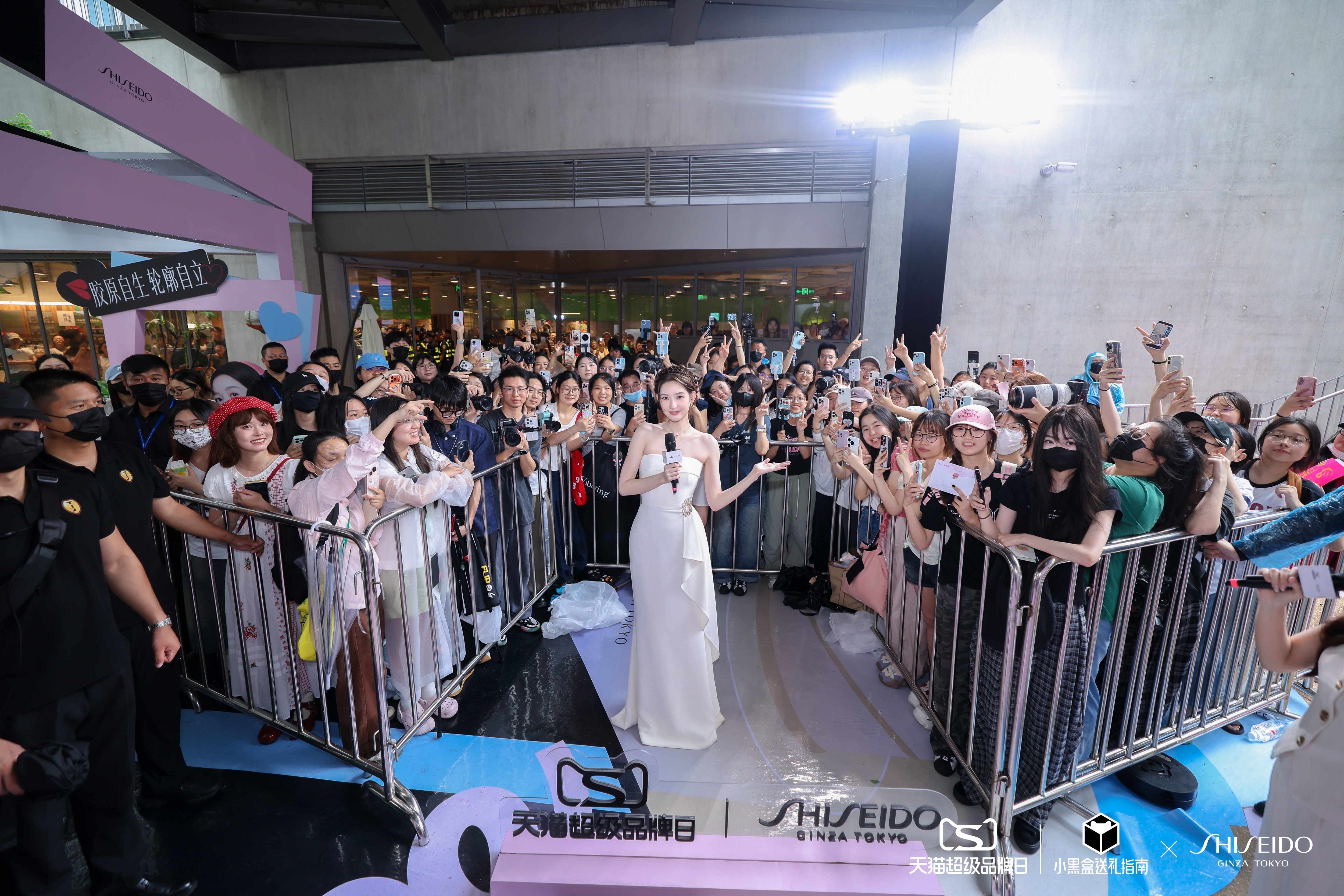 王玉雯18岁到29岁颜值变化 亲眼在杭州天目里偶遇王玉雯之后才算真切体会，岁月雕