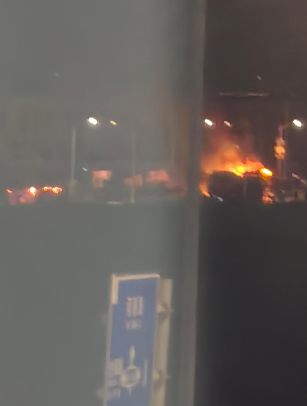 好吓人，砰的一声，到阳台那一看，远处有个车爆炸了💥，刚又响了好几声，二次爆炸，