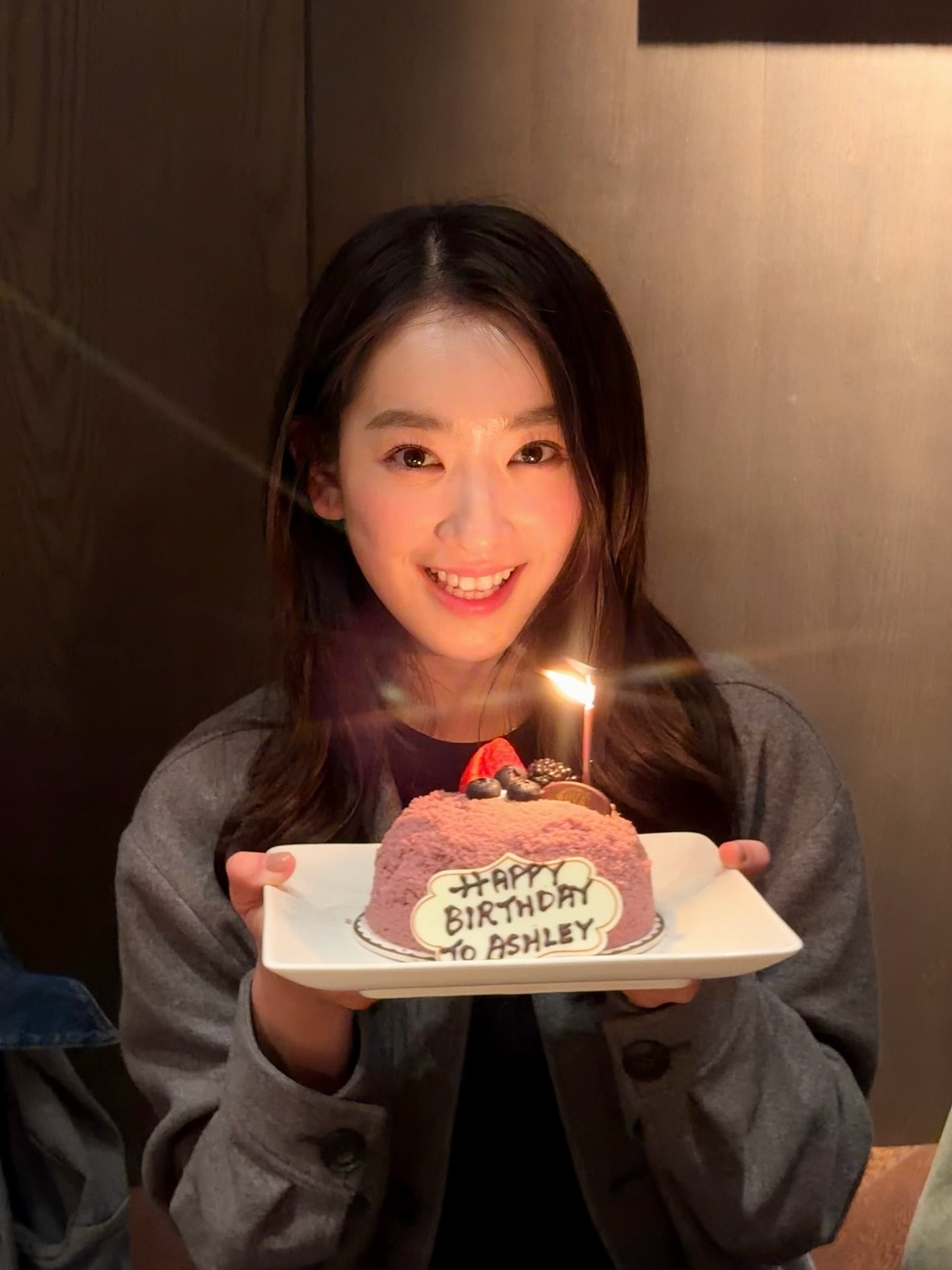 林恺铃26岁生日，越来越像妈妈龚慈恩了。 