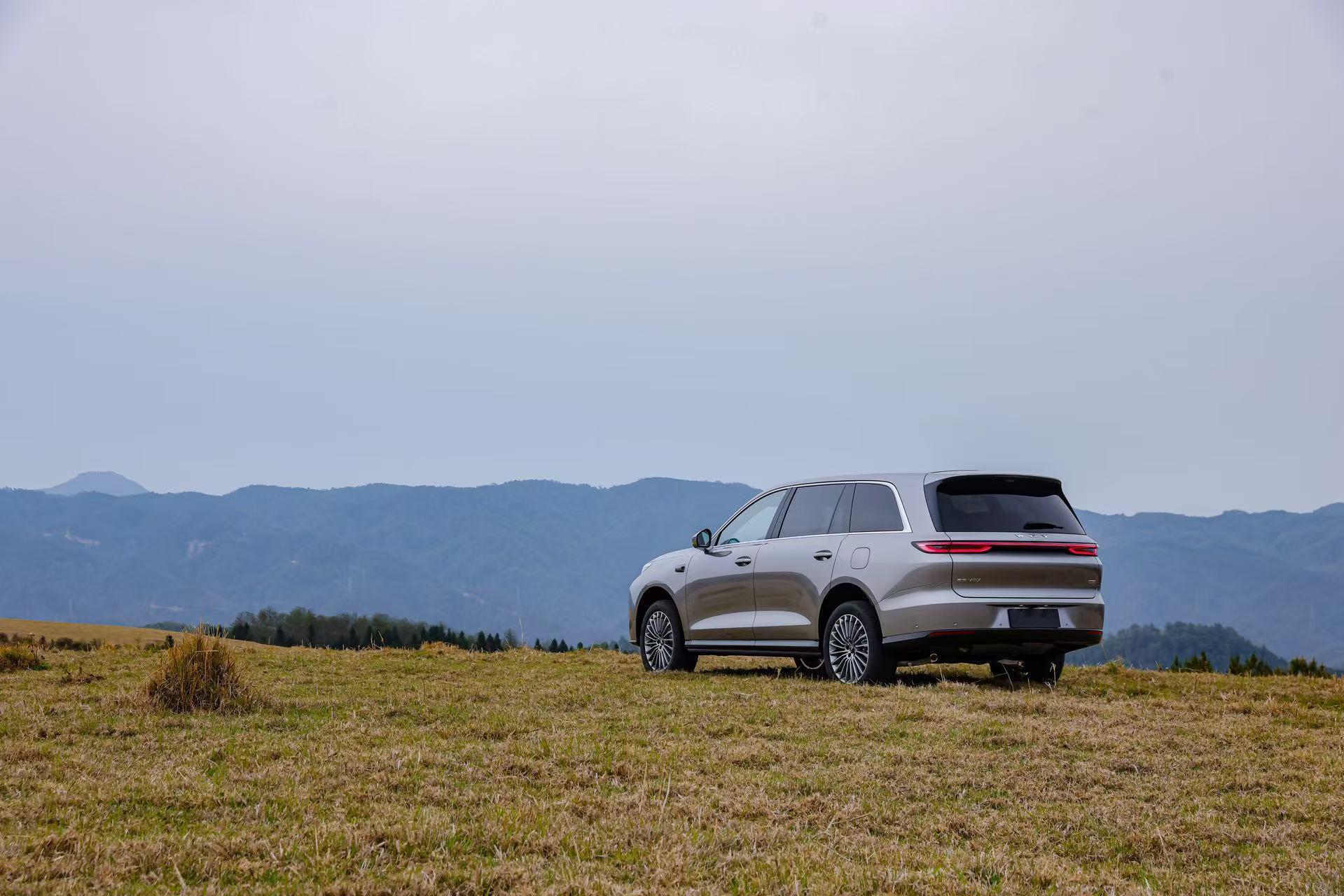 今年开始各行各业都广泛使用了AI，人们对AI的理解也愈发深入。我发现车企也开始把