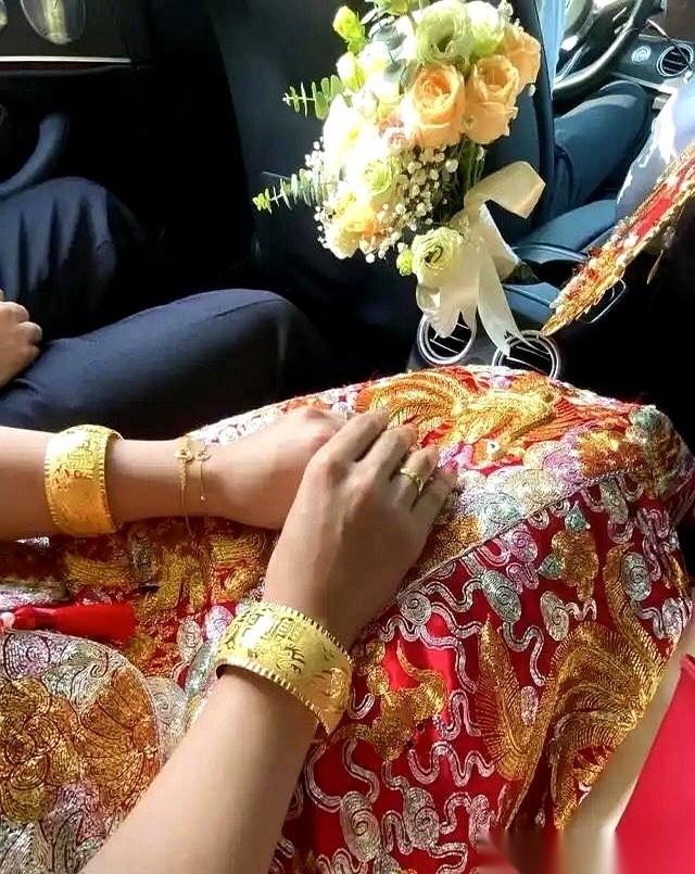 “要是女儿出嫁，男方拿来的聘礼，我只象征性抽走几千块，剩下的钱，连同我备好的嫁妆