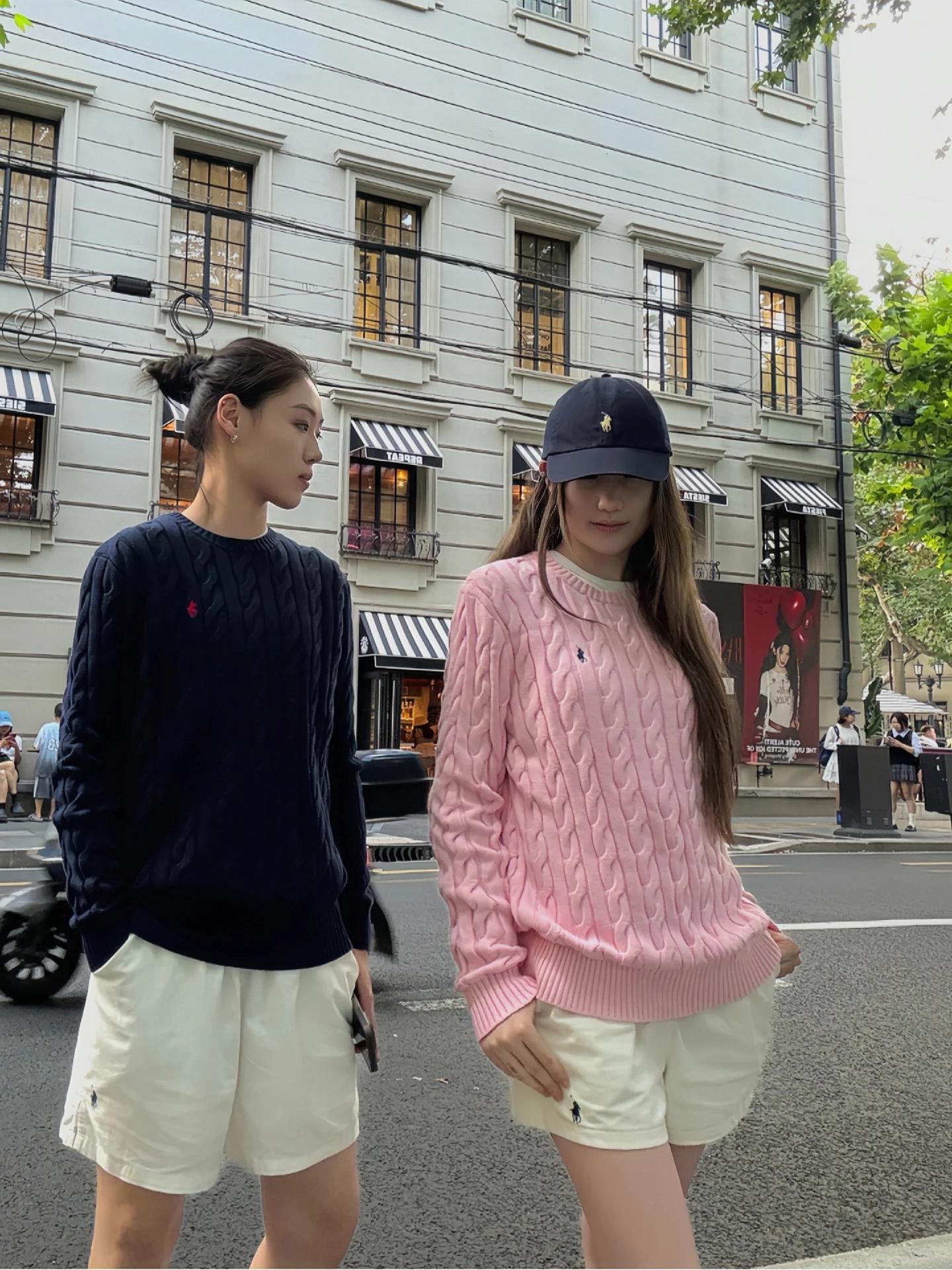 毛衣的尽头是麻花。