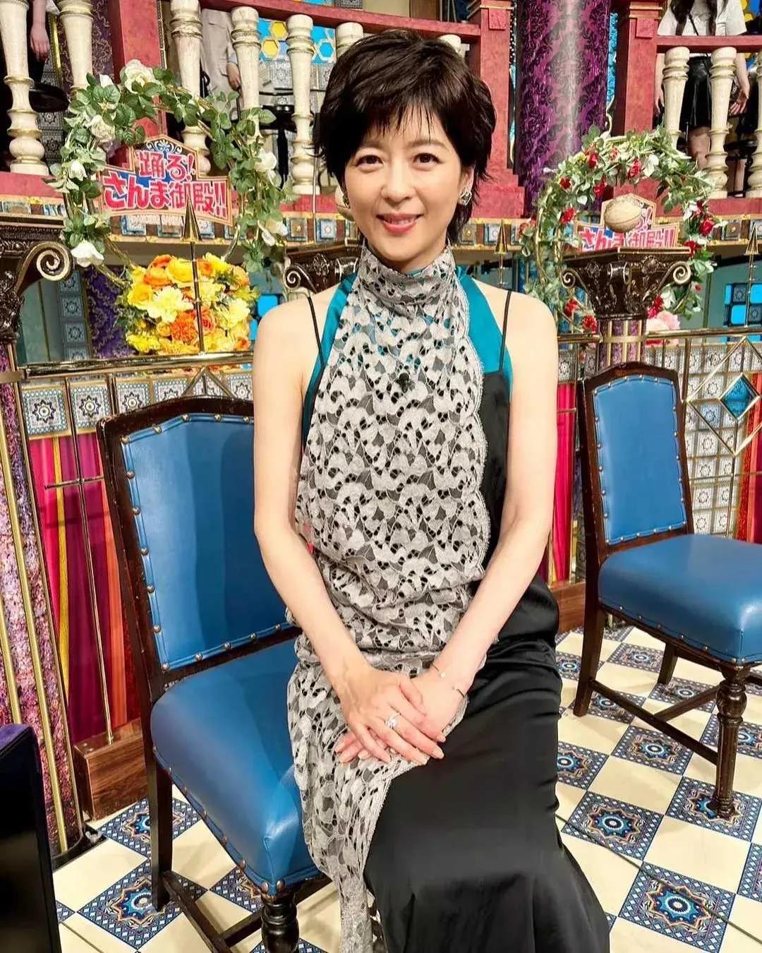 她曾经是李连杰主演电影《精武英雄》女主角，今年都已经50岁，岁月不败美人。