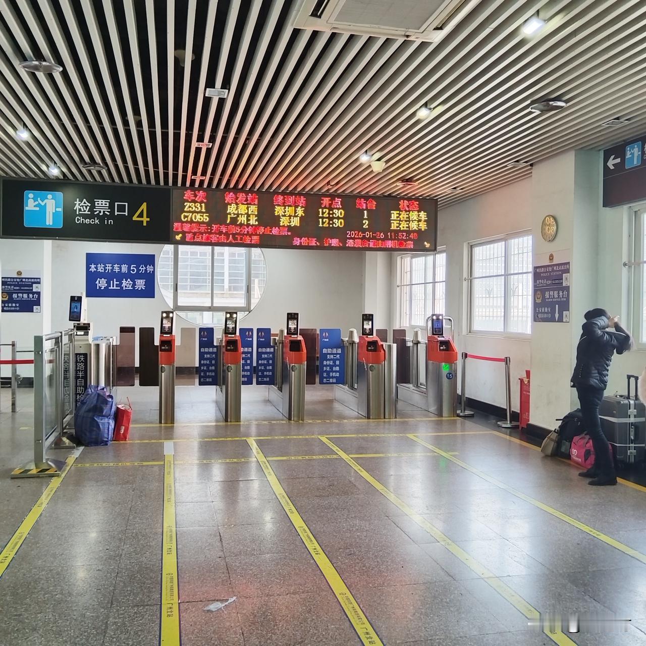 回娘家没有买卧铺，却享受了卧铺的待遇。

中午1：30上车的，上车后热得满身大汗