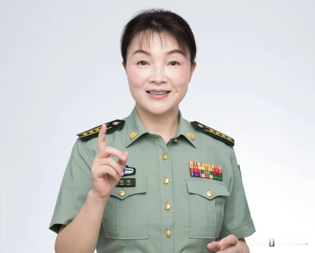 很少有人知道，在国防科技大学的校园里，有一位讲台之上光芒四射、奔赴基层步履不停的