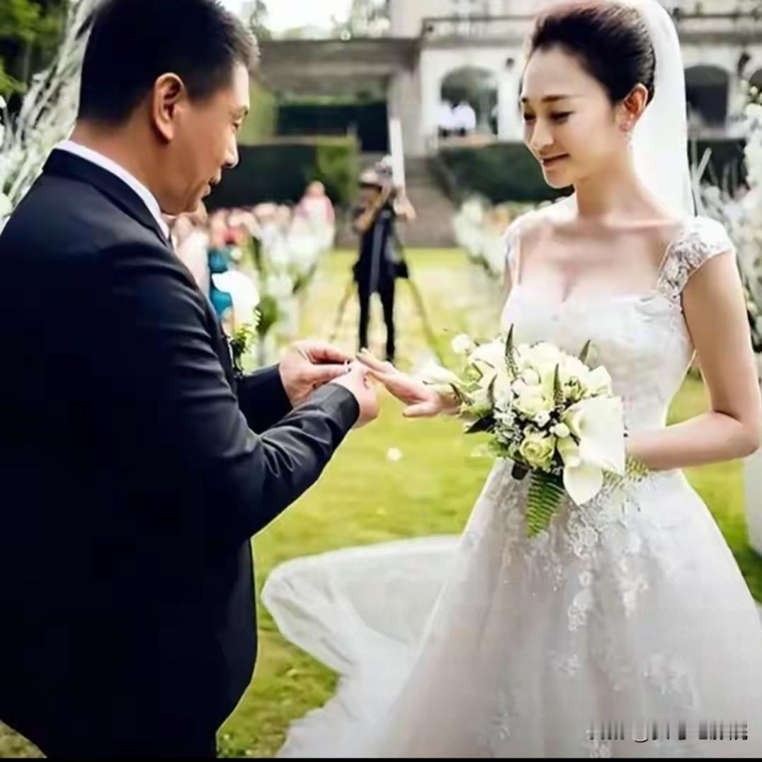 不知道这个消息是不是真的，网传李小冉和徐佳宁离婚的真正原因是徐佳宁出轨、外面有私