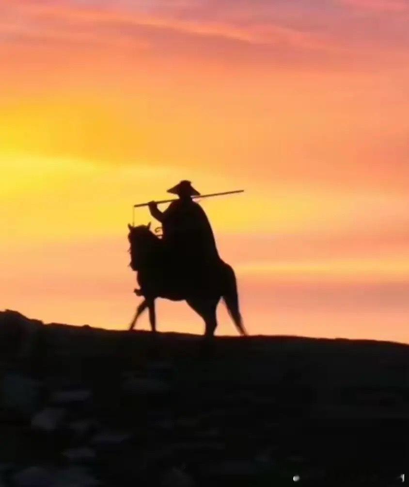 人生像一场没有剧本的远行，总在转弯处遇见意外风景。         曾为得失焦虑