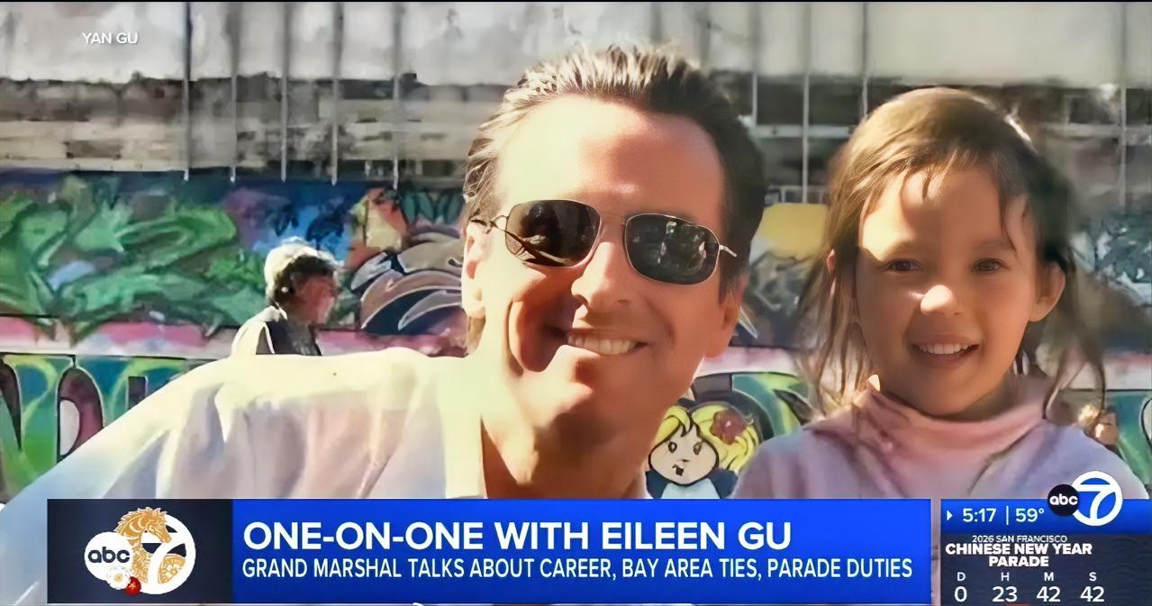 小小古爱凌萌萌哒，同框的墨镜男是谁？有网友提示：加州州长纽森。时任旧金山市长和小