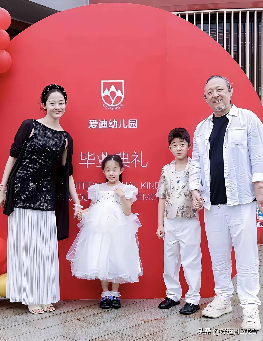 著名的作曲家“三宝”的妻子万千惠看起来特别的年轻漂亮，比“三宝”小了整整25岁，