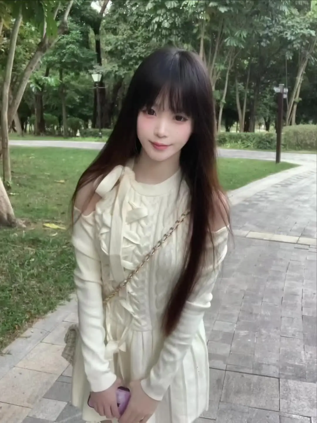 她像温和的秋