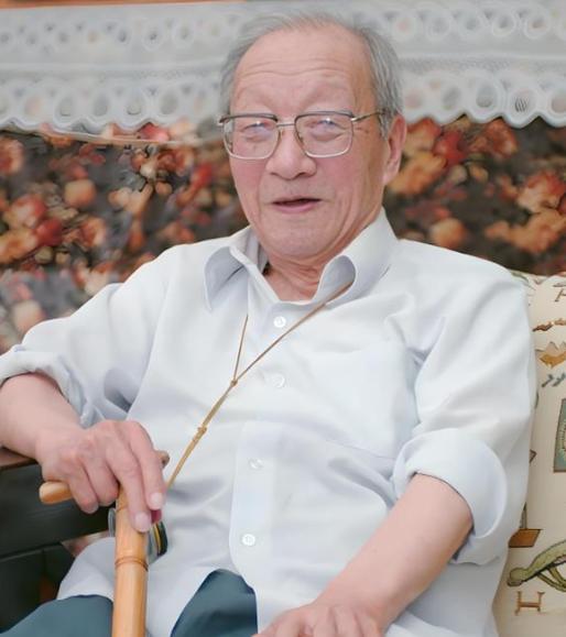 1986年四位七旬老科学家仅敢申请2亿，中央批复100亿，三十年后诞生北斗龙芯，