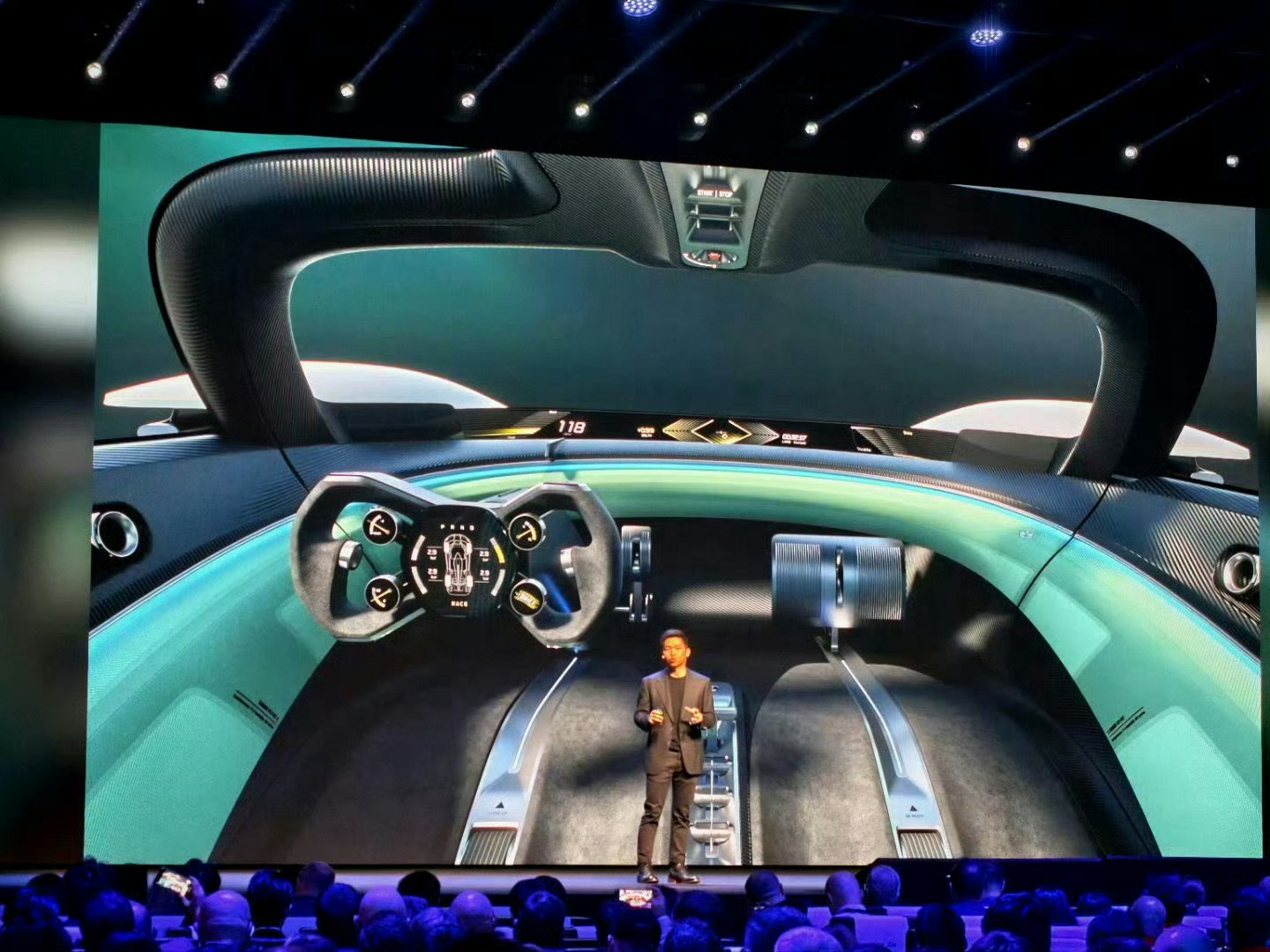 小米超跑亮相跨时代了！震撼世界了！完全电车风格的超跑！从设计到实车，全都是独树一