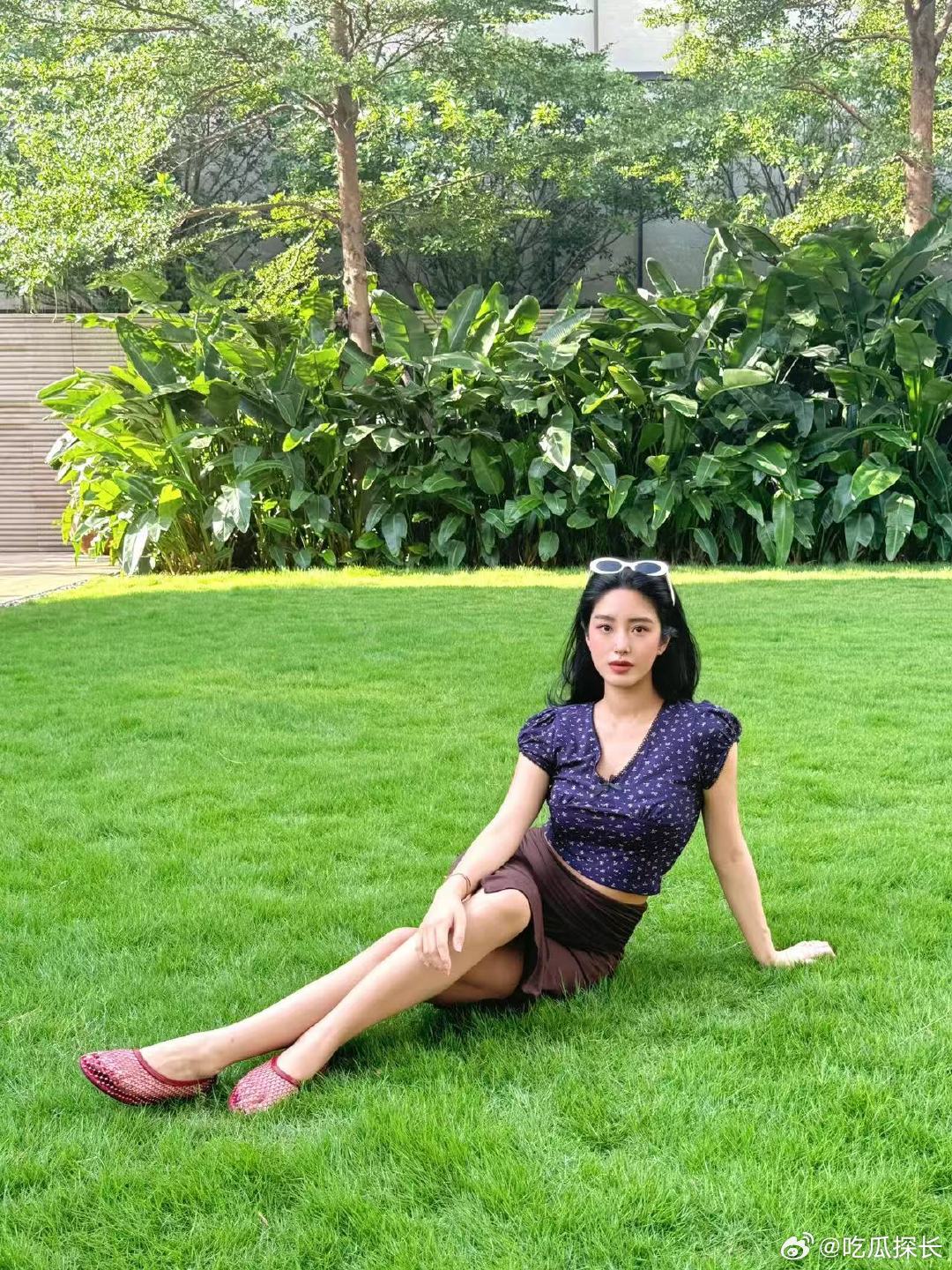 杨采钰产后晒照 杨采钰产后晒照，产后迅速回归好状态，太太太漂亮了！过分美丽杨采钰