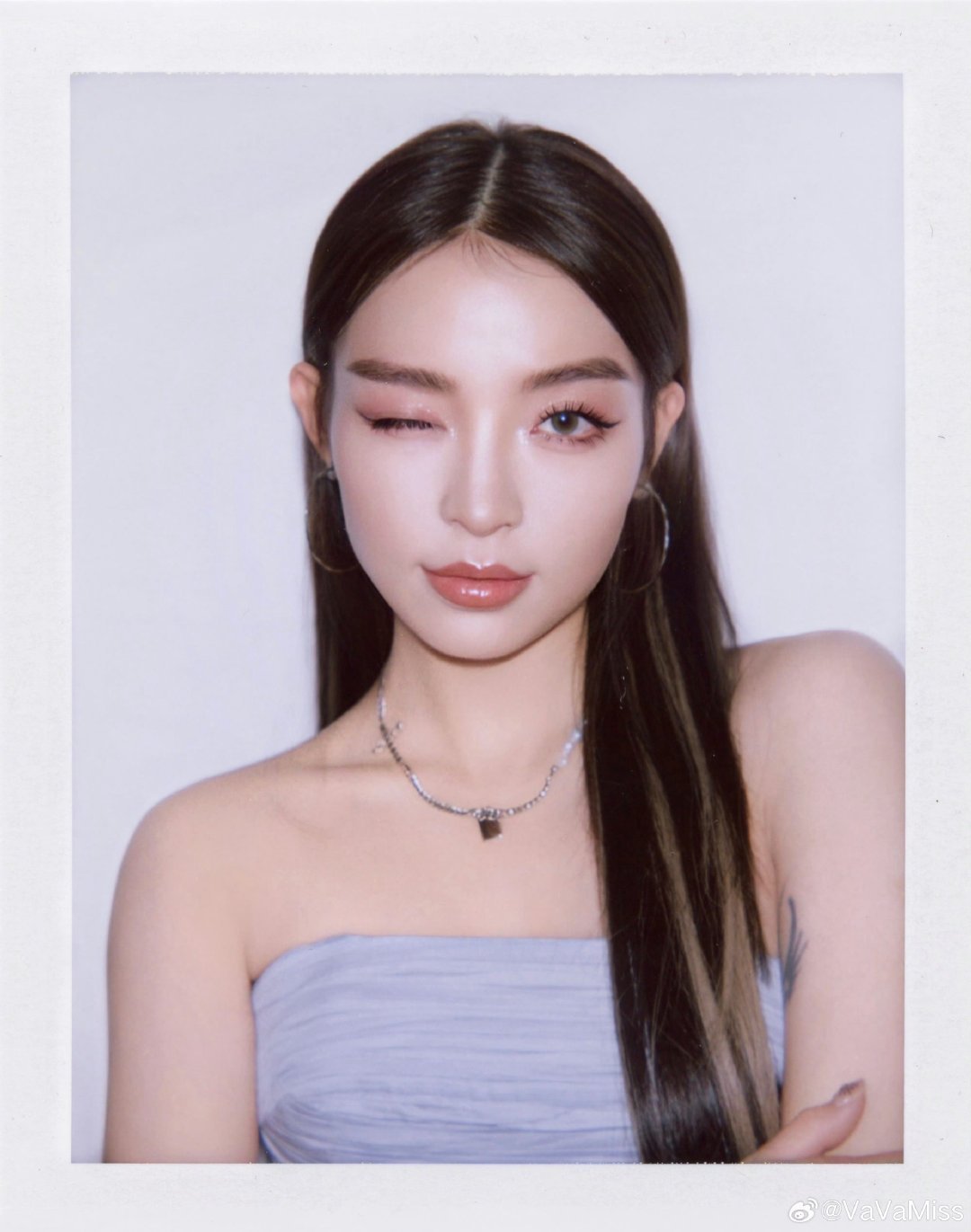 VaVa真飘了 有人说她飘了，她说那是漂泊的漂。从异乡到舞台中央，每句歌词都是未