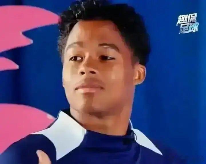 58分钟换下，省300万！里昂把恩德里克当秒表踢。再首发两次且踢够60分钟，就得