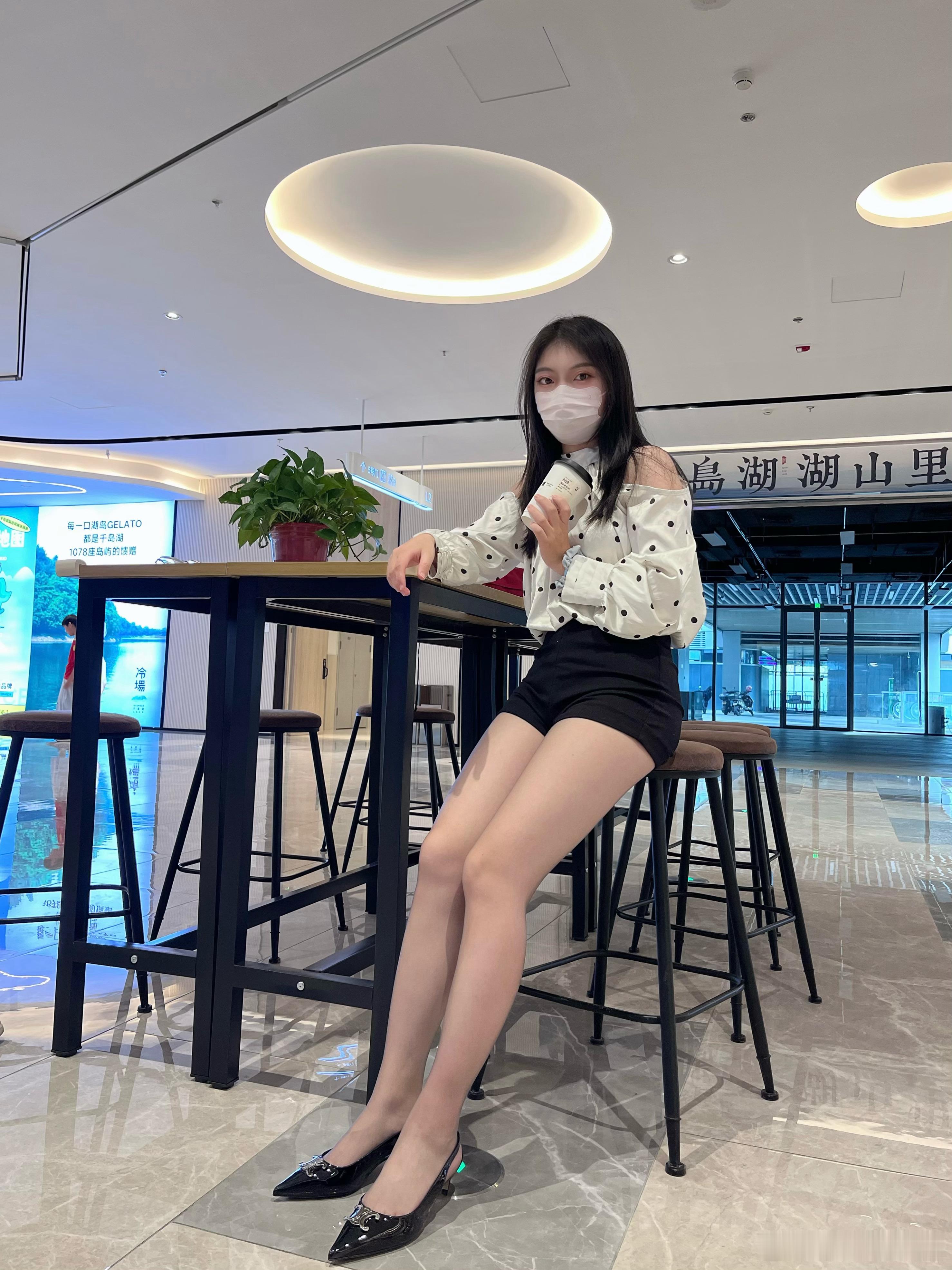 晚上好~穿搭大长腿丝袜小姐姐高跟鞋 ​​​