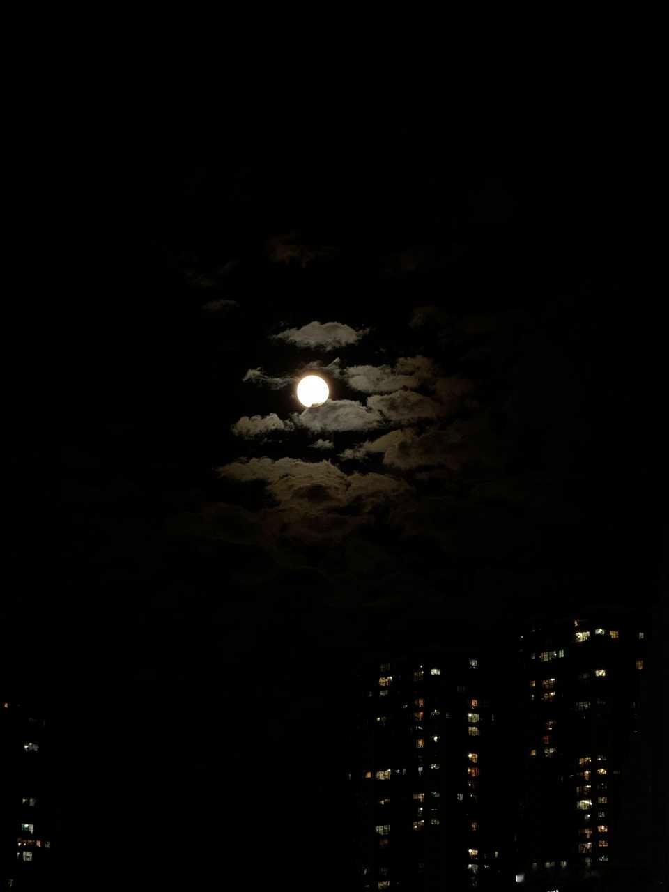 #一生相伴，洁净无忧##央视中秋晚会#   寻迹身边月，洁净永相伴✨🌙捕捉月之