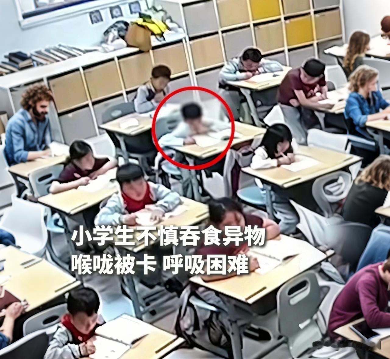 救命50秒！小学生课堂吞积木窒息，老师校长“剪刀石头布”抢回一条命

你敢信吗？