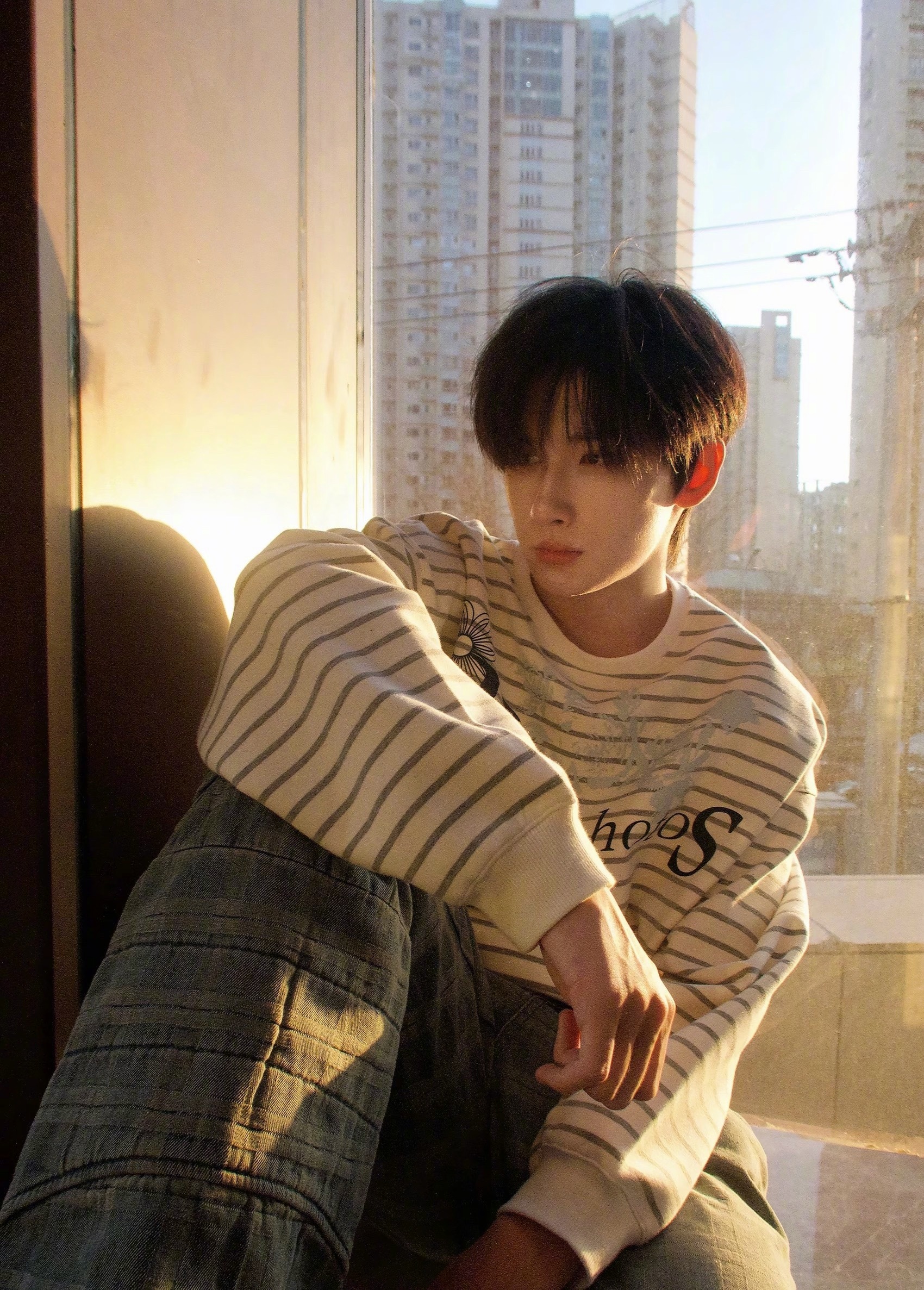 余宇涵走到哪摔到哪 余宇涵：总有椅子想害朕还得是小余在网上逗我开心btw余宇涵随