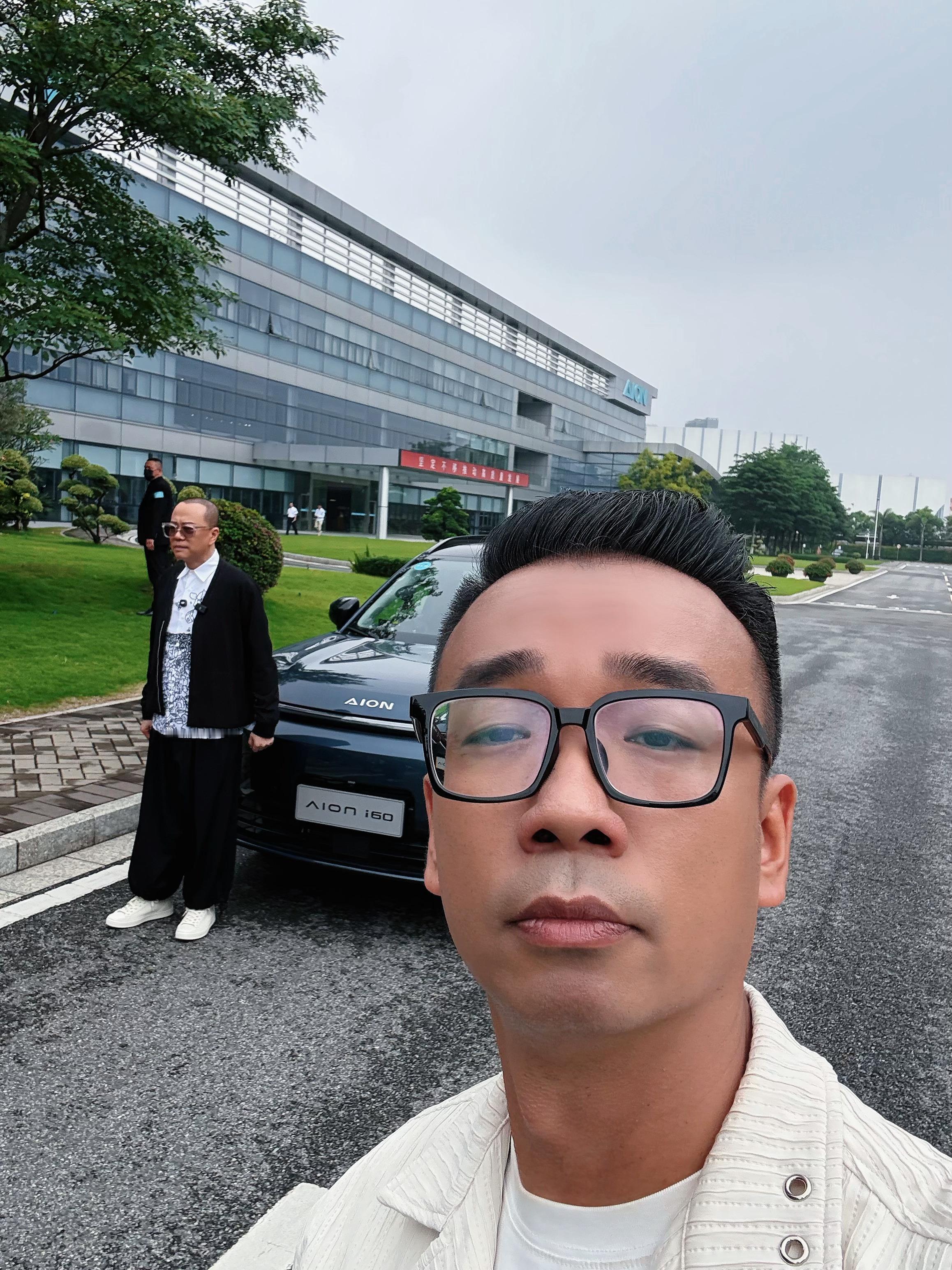 出发莫氏鸡煲！上车前的第一句，Bobby说：不要爆胎哇